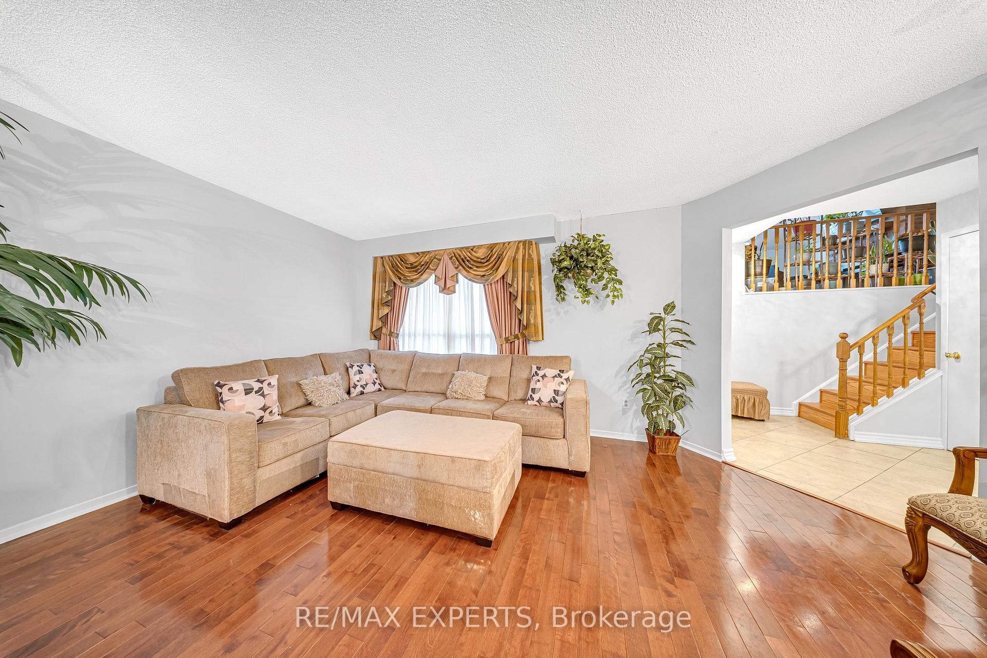 Photo 5 of 68 Wicks Drive, Ajax, Central East — HOMEH