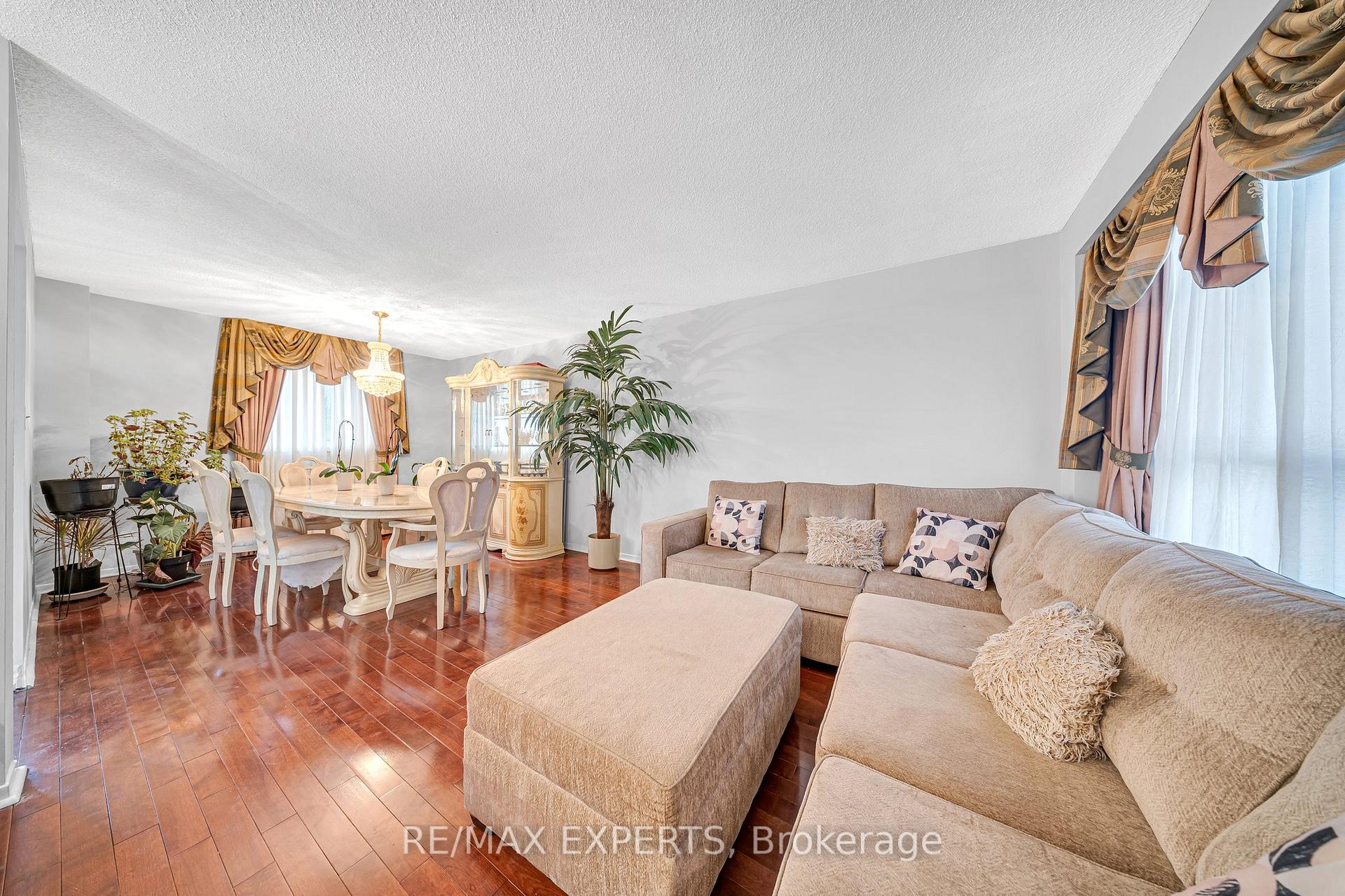 Photo 6 of 68 Wicks Drive, Ajax, Central East — HOMEH