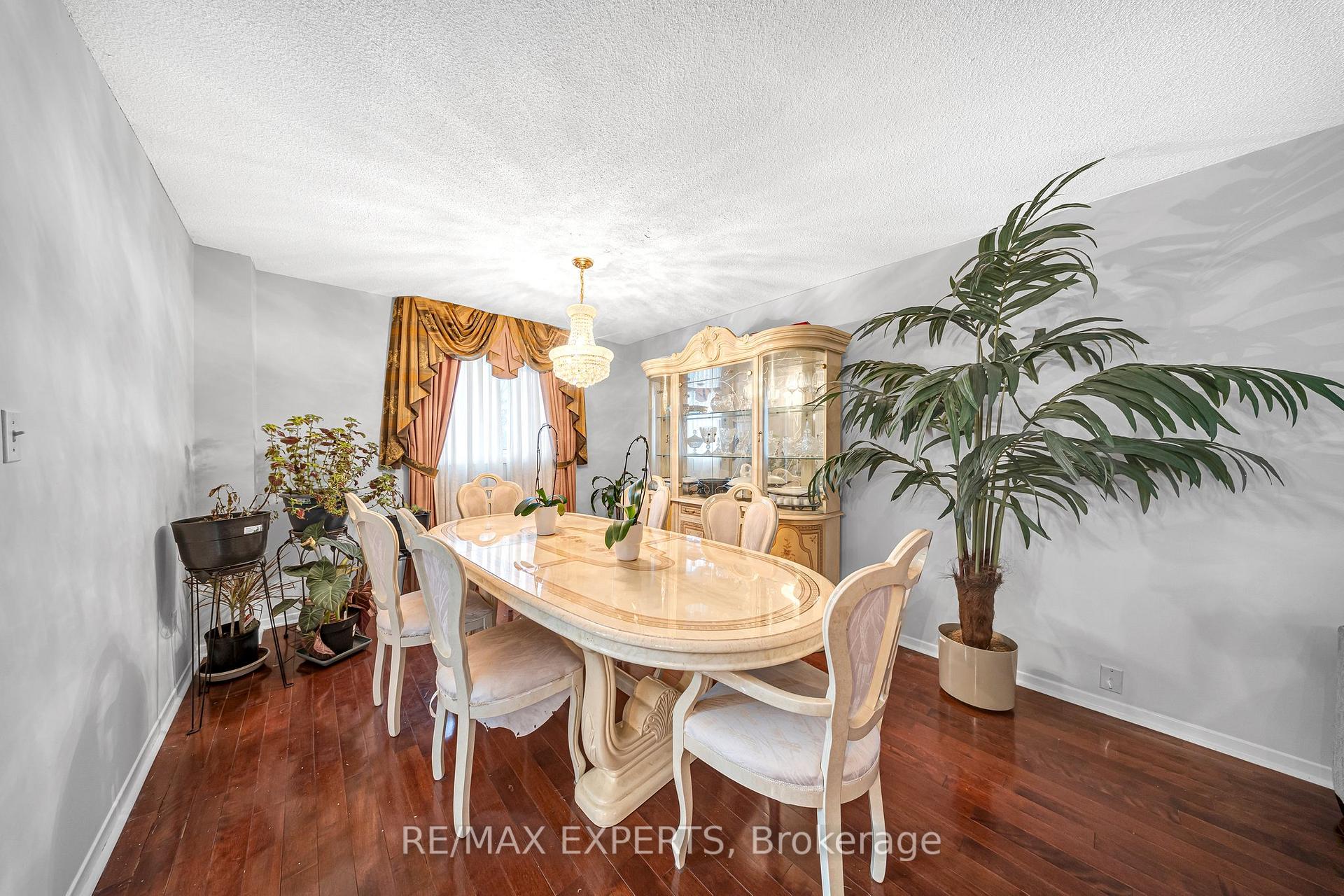 Photo 7 of 68 Wicks Drive, Ajax, Central East — HOMEH