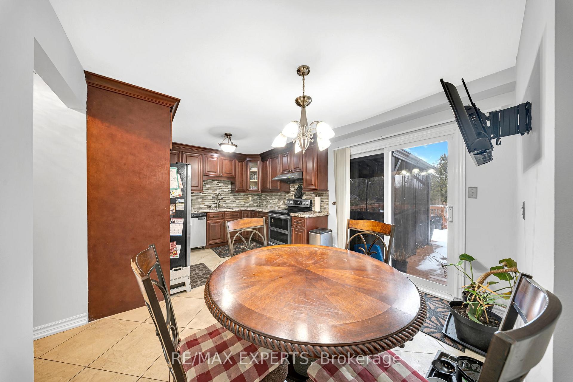 Photo 9 of 68 Wicks Drive, Ajax, Central East — HOMEH