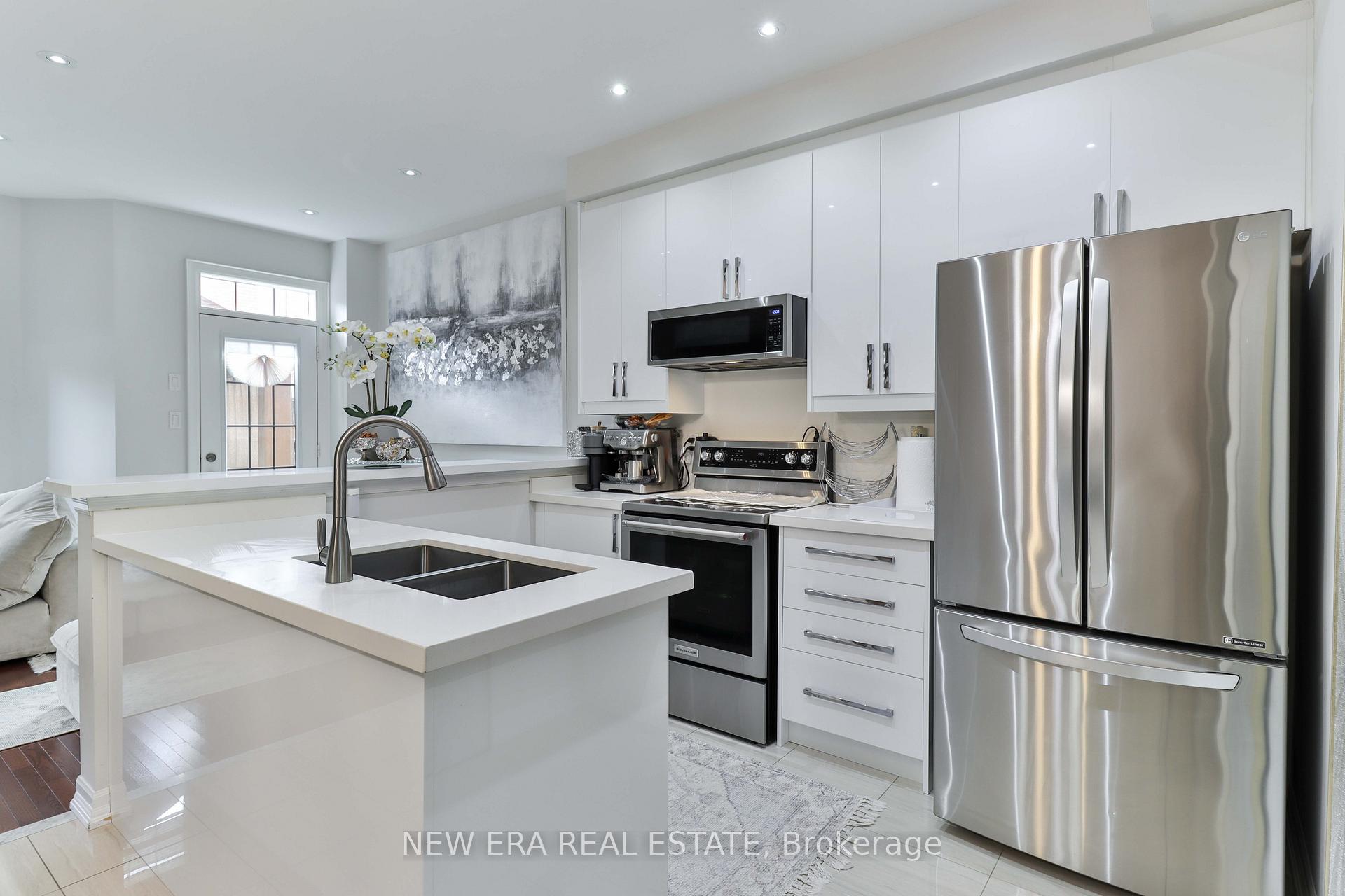 Photo 11 of 5 Sibella Way, Vaughan, Vellore Village — HOMEH