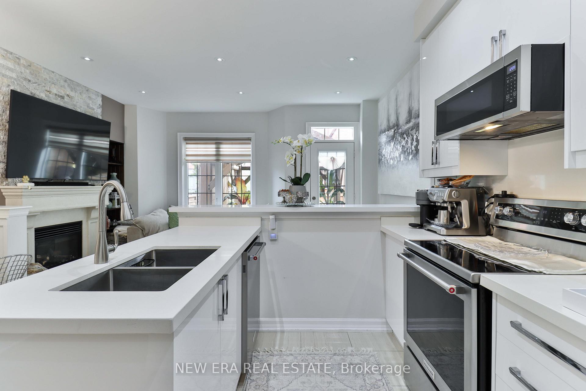 Photo 13 of 5 Sibella Way, Vaughan, Vellore Village — HOMEH