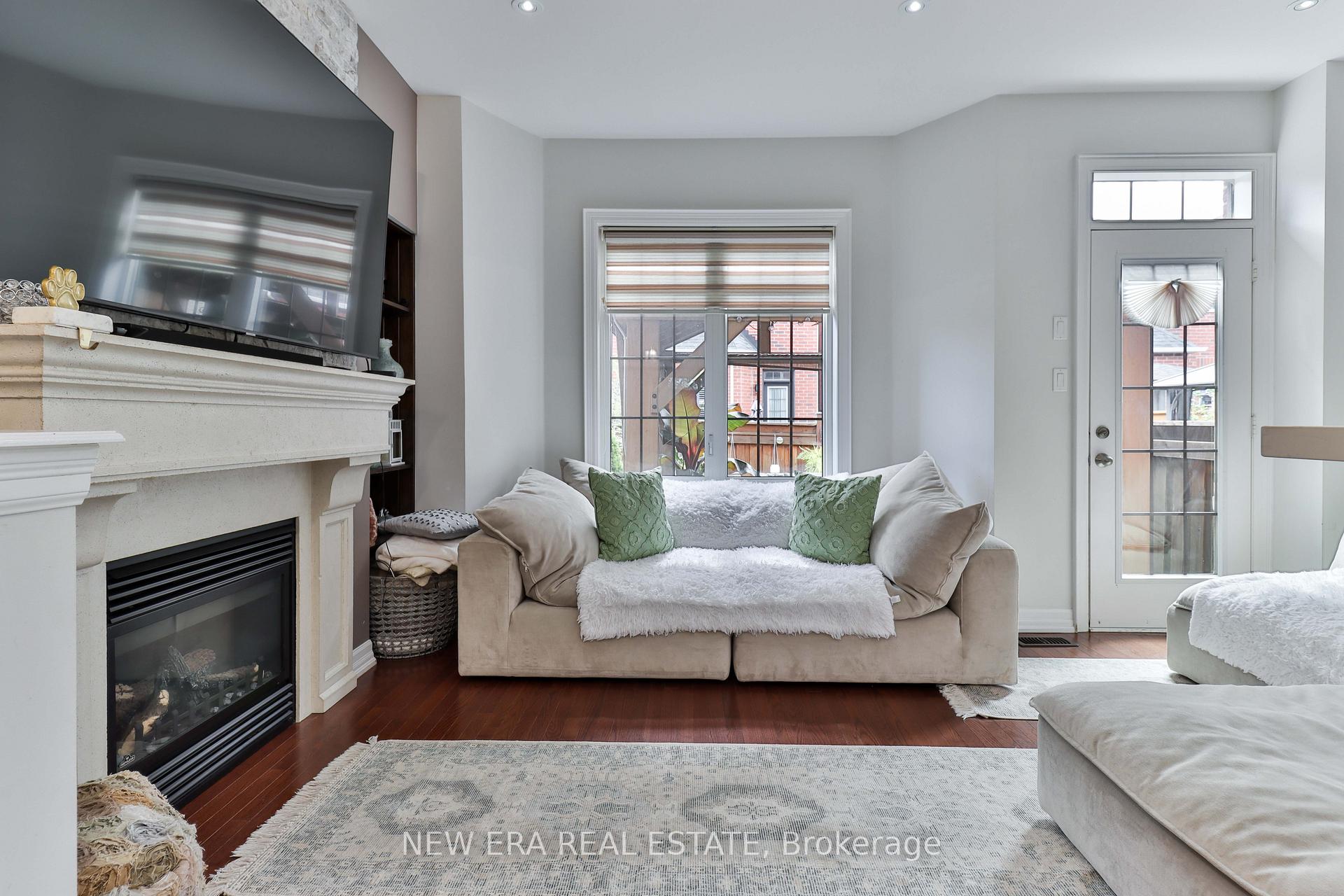 Photo 15 of 5 Sibella Way, Vaughan, Vellore Village — HOMEH