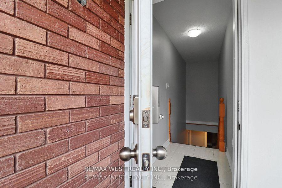 Photo 1 of 19 Radenhurst Crescent, Barrie, Grove East — HOMEH