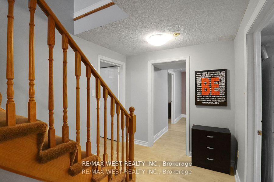 Photo 3 of 19 Radenhurst Crescent, Barrie, Grove East — HOMEH