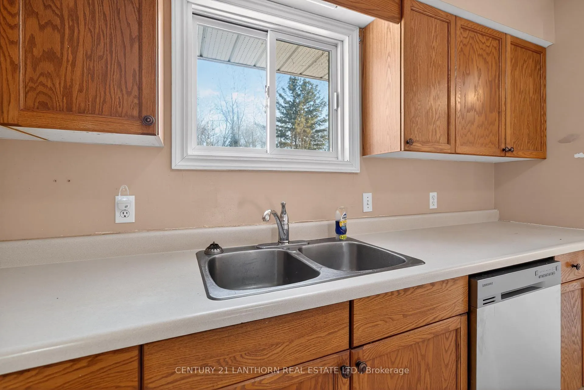 Photo 12 of 8502 62 Highway, Belleville, Thurlow Ward — HOMEH