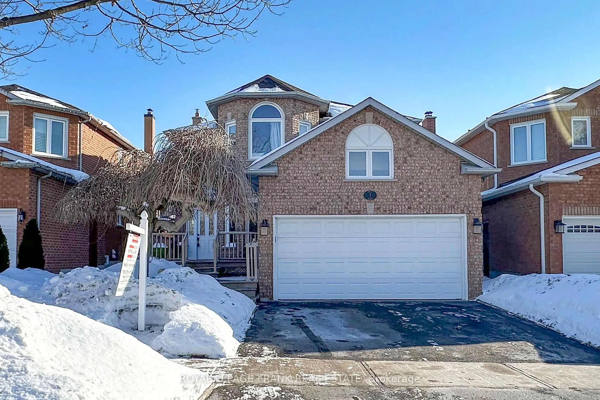 Front of 7 Winterberry Drive