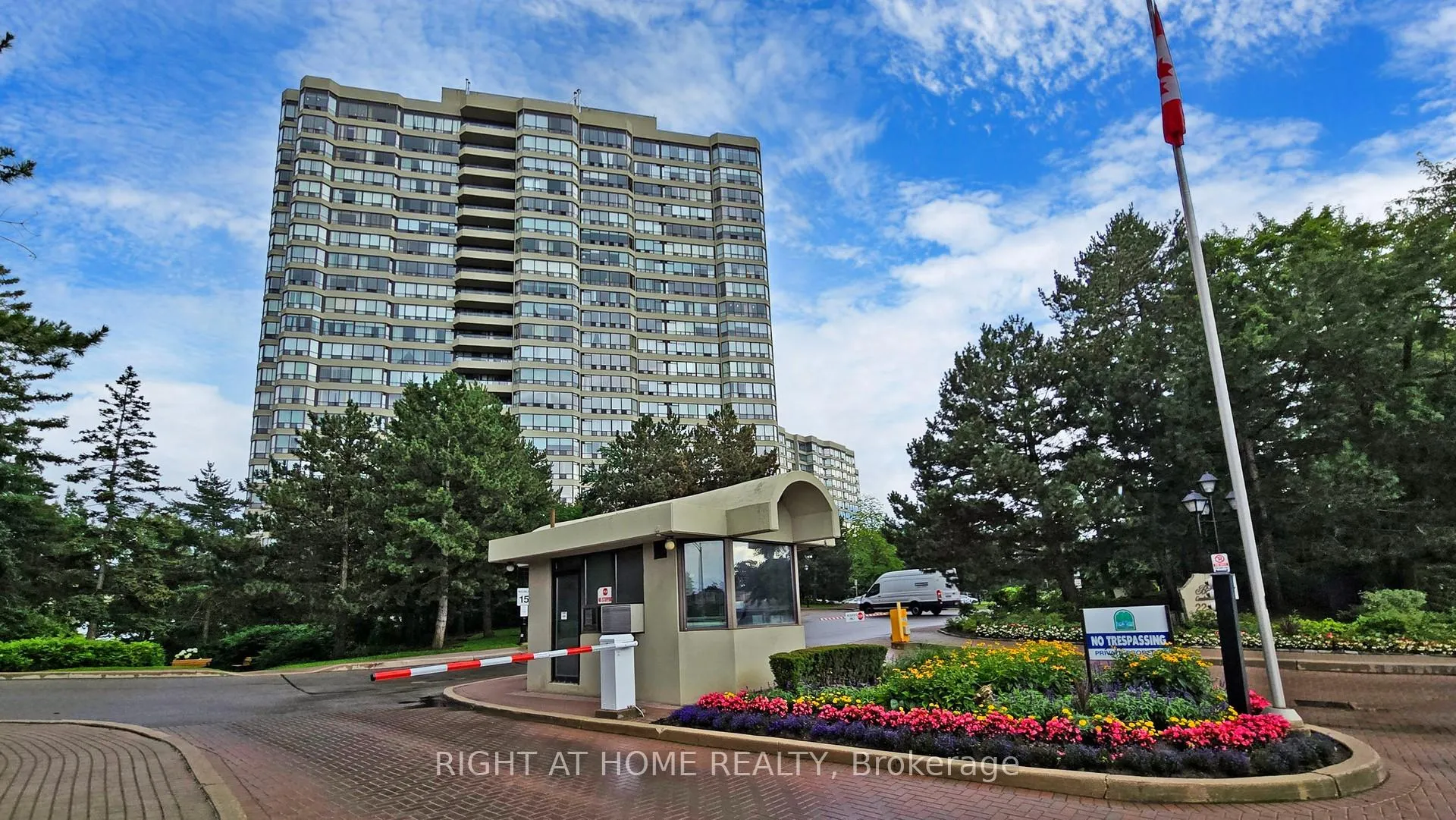 Photo 2 of Unit 2206, 22 Hanover Road, Brampton, Queen Street Corridor — HOMEH