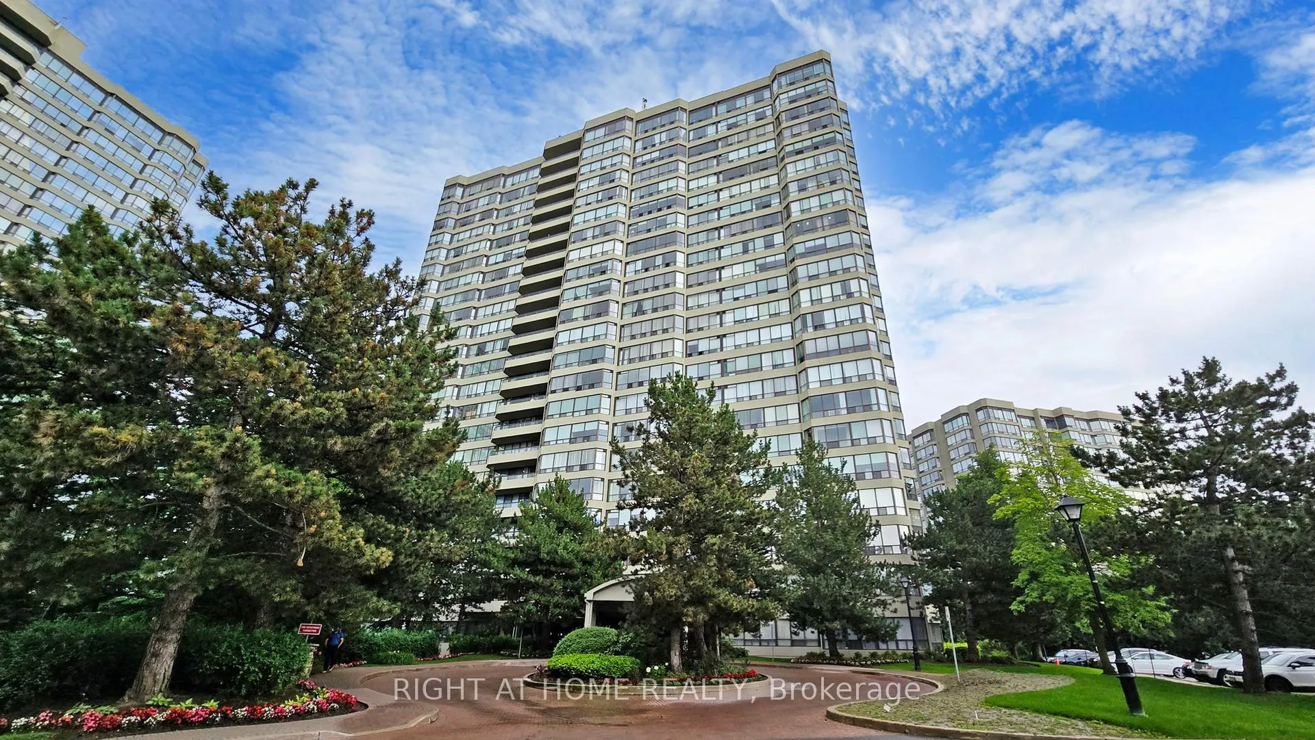 Photo 3 of Unit 2206, 22 Hanover Road, Brampton, Queen Street Corridor — HOMEH