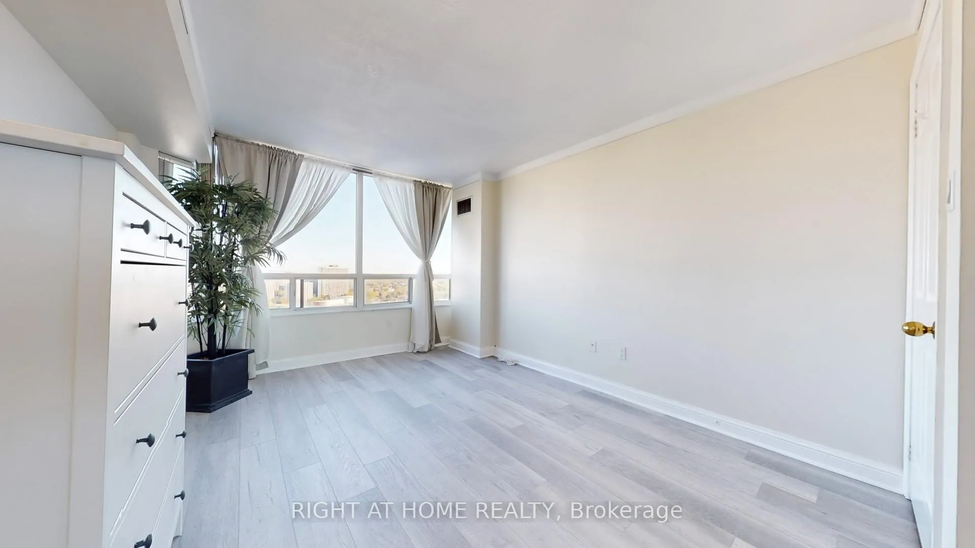 Photo 27 of Unit 2206, 22 Hanover Road, Brampton, Queen Street Corridor — HOMEH