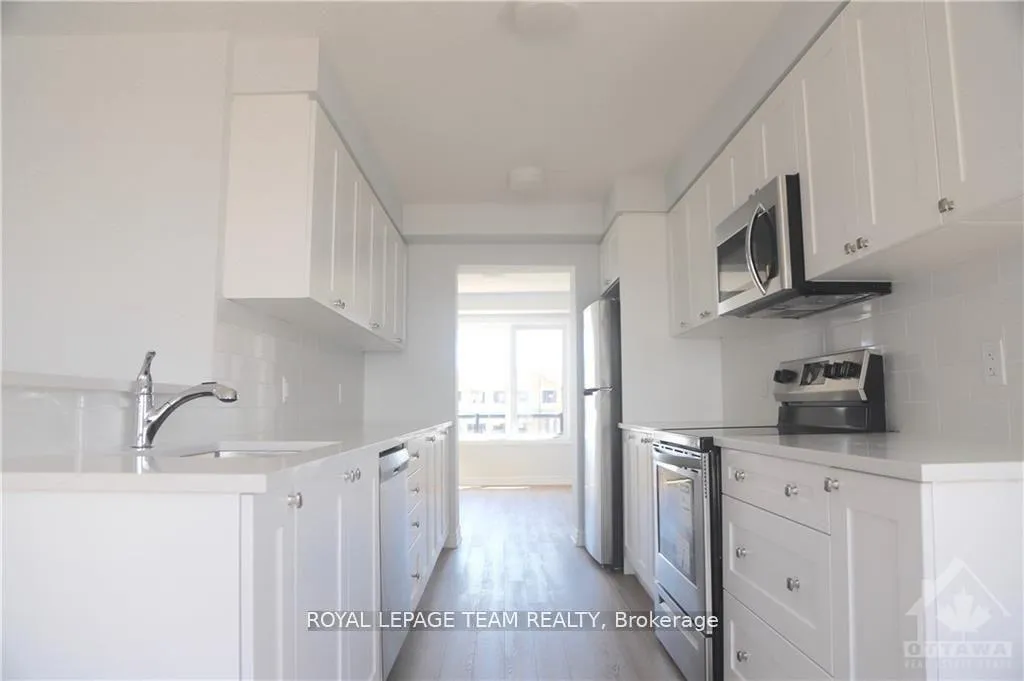 Photo 5 of 110 Kyanite Lane, Ottawa, Barrhaven - Heritage Park — HOMEH