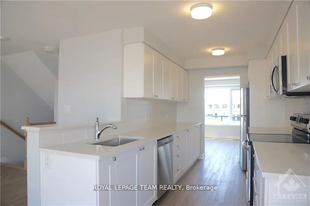 Photo 7 of 110 Kyanite Lane, Ottawa, Barrhaven - Heritage Park — HOMEH