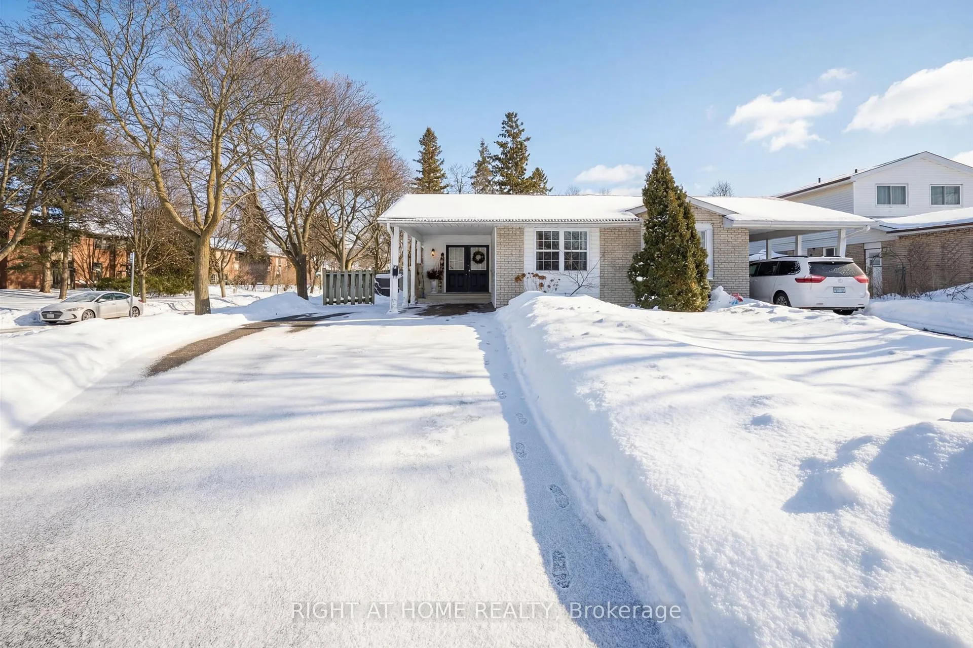 Photo 1 of 141 Glovers Road, Oshawa, Samac — HOMEH
