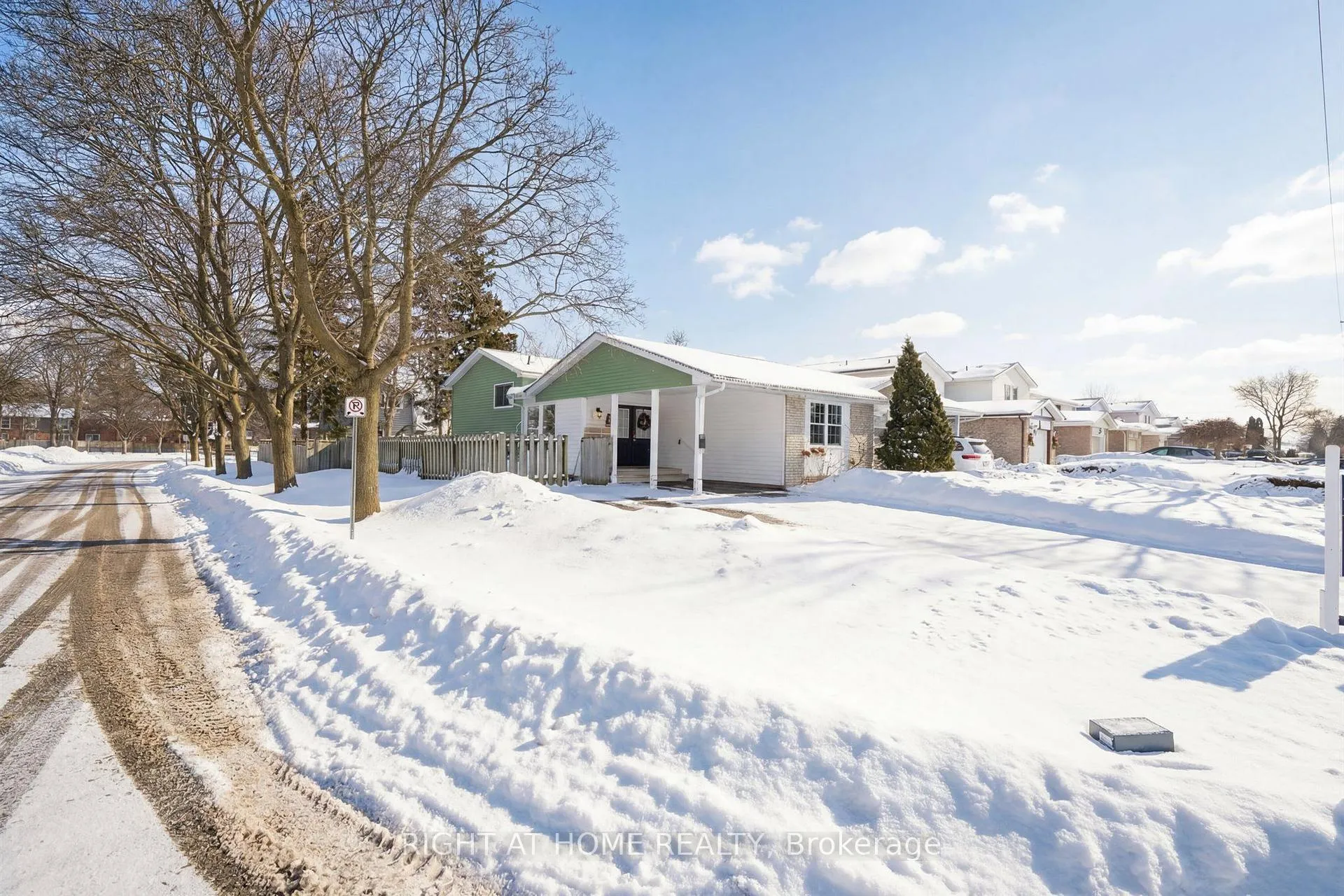 Photo 2 of 141 Glovers Road, Oshawa, Samac — HOMEH