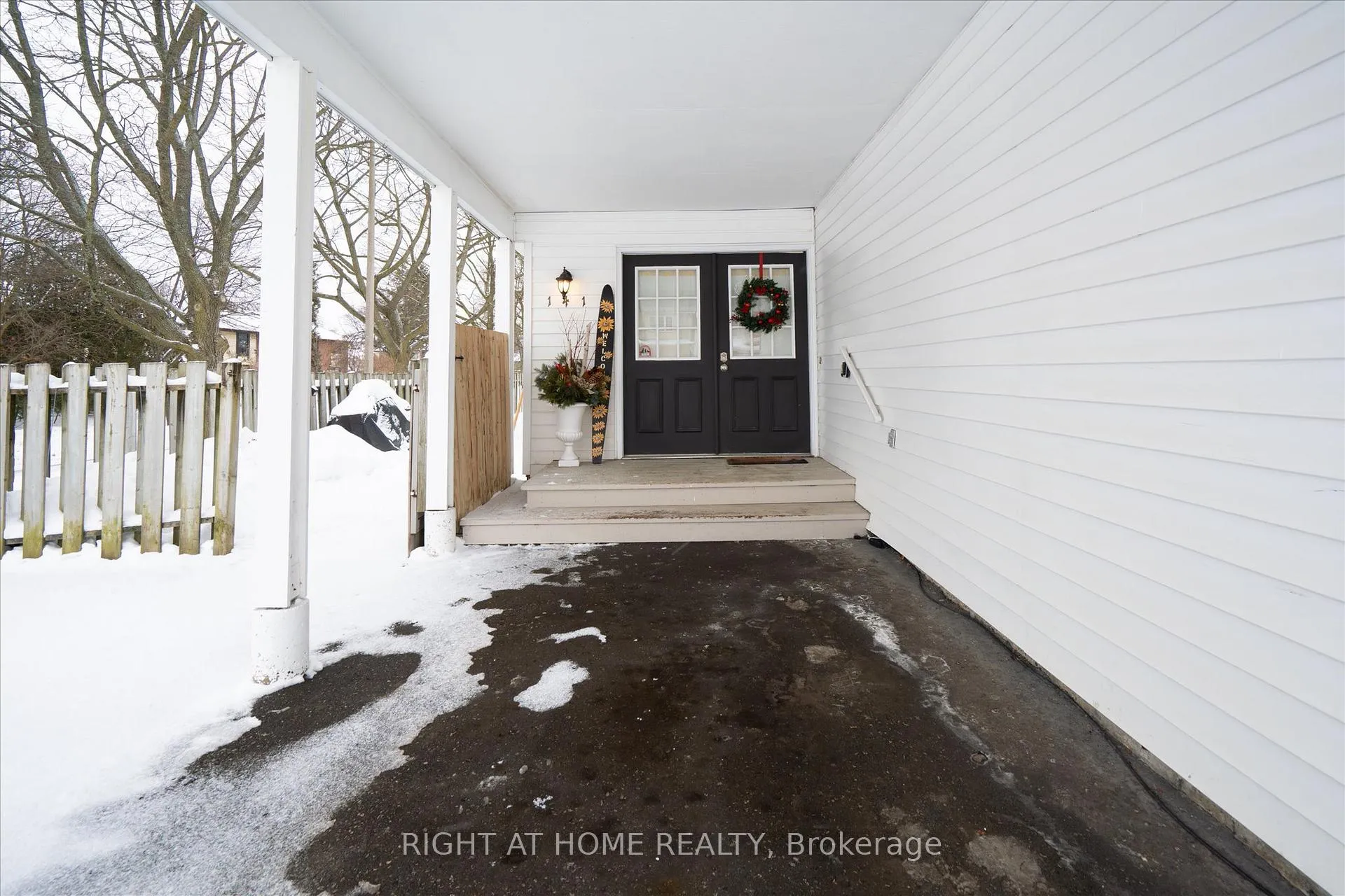 Photo 3 of 141 Glovers Road, Oshawa, Samac — HOMEH