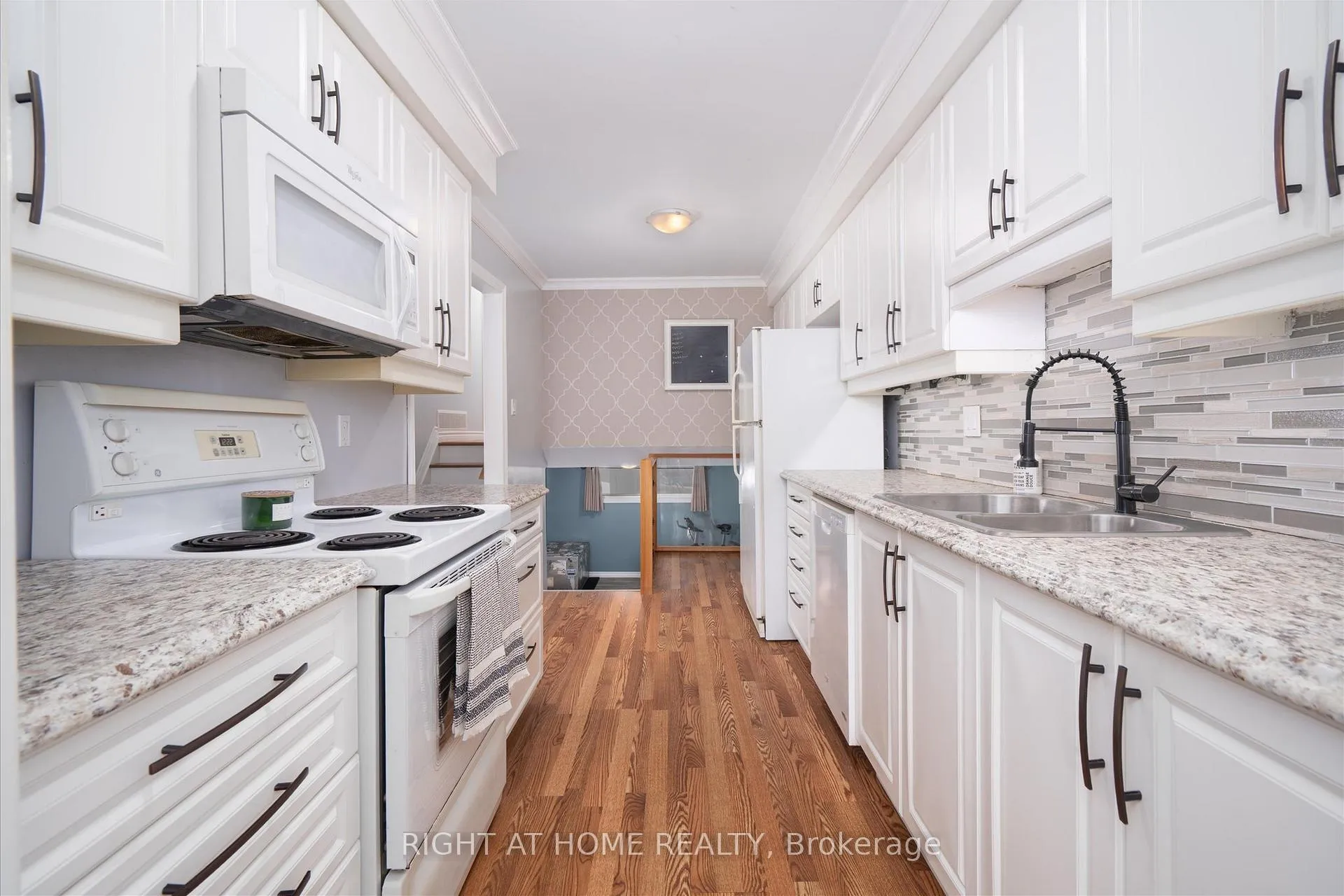 Photo 7 of 141 Glovers Road, Oshawa, Samac — HOMEH