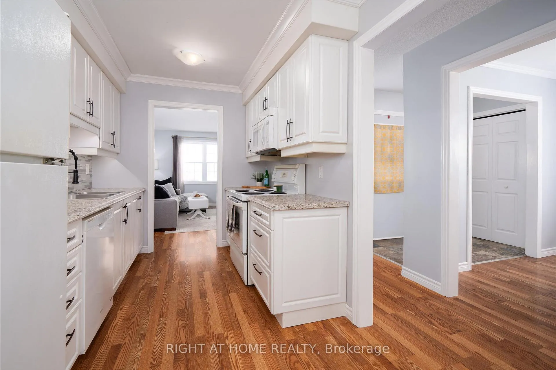 Photo 8 of 141 Glovers Road, Oshawa, Samac — HOMEH