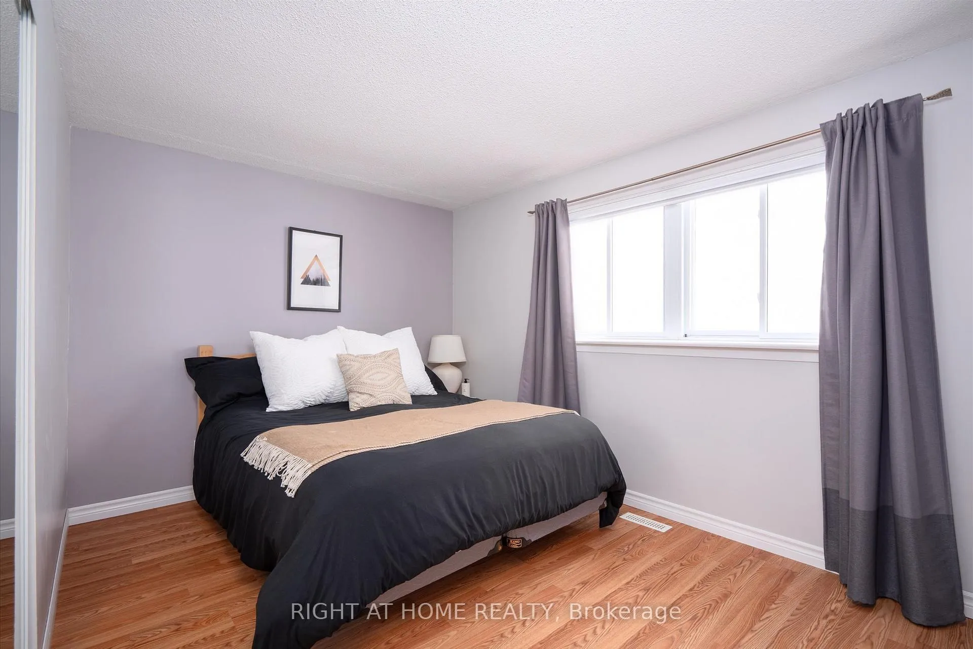 Photo 11 of 141 Glovers Road, Oshawa, Samac — HOMEH