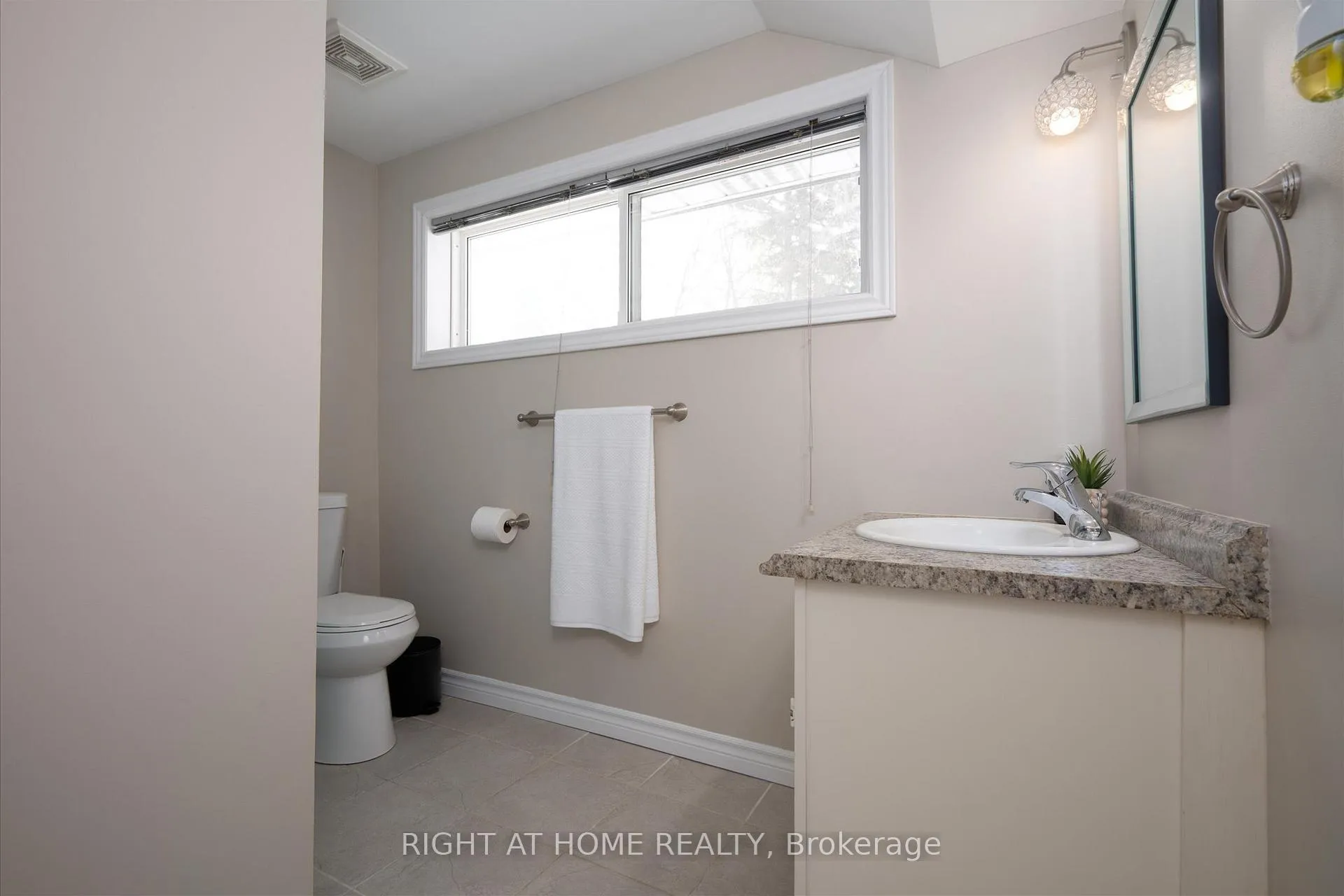 Photo 18 of 141 Glovers Road, Oshawa, Samac — HOMEH