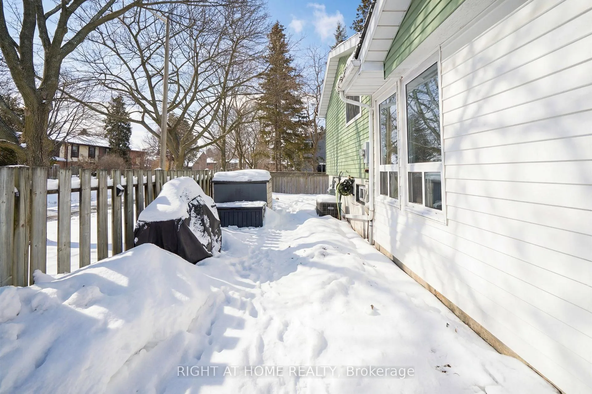 Photo 20 of 141 Glovers Road, Oshawa, Samac — HOMEH