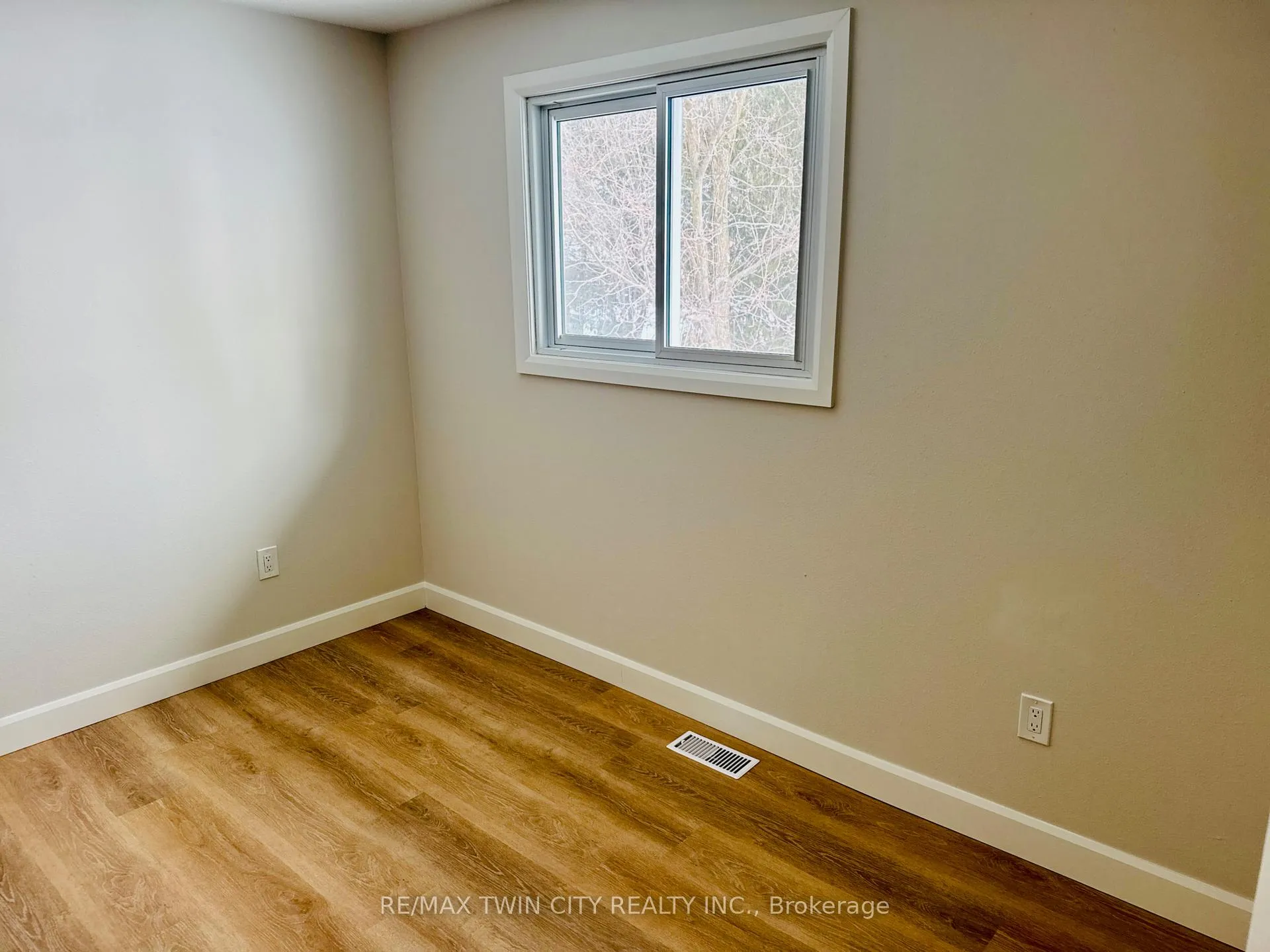 Photo 10 of 83 Elm Street, Norfolk, Simcoe — HOMEH