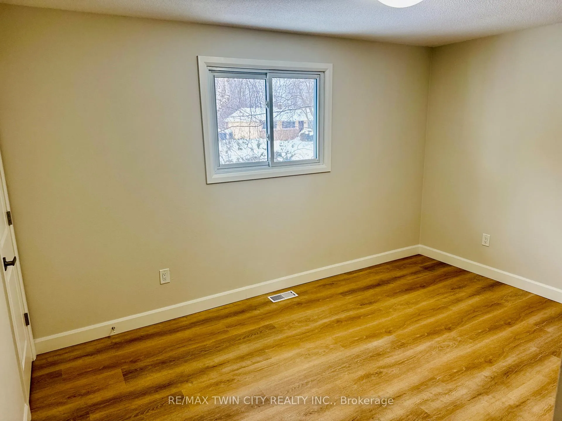 Photo 11 of 83 Elm Street, Norfolk, Simcoe — HOMEH