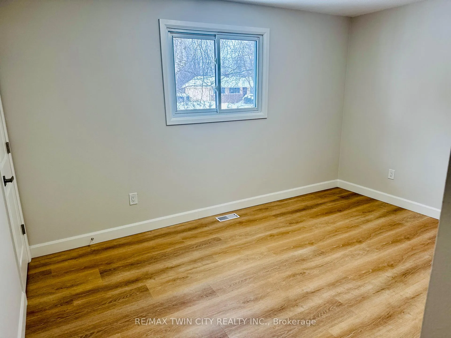 Photo 13 of 83 Elm Street, Norfolk, Simcoe — HOMEH