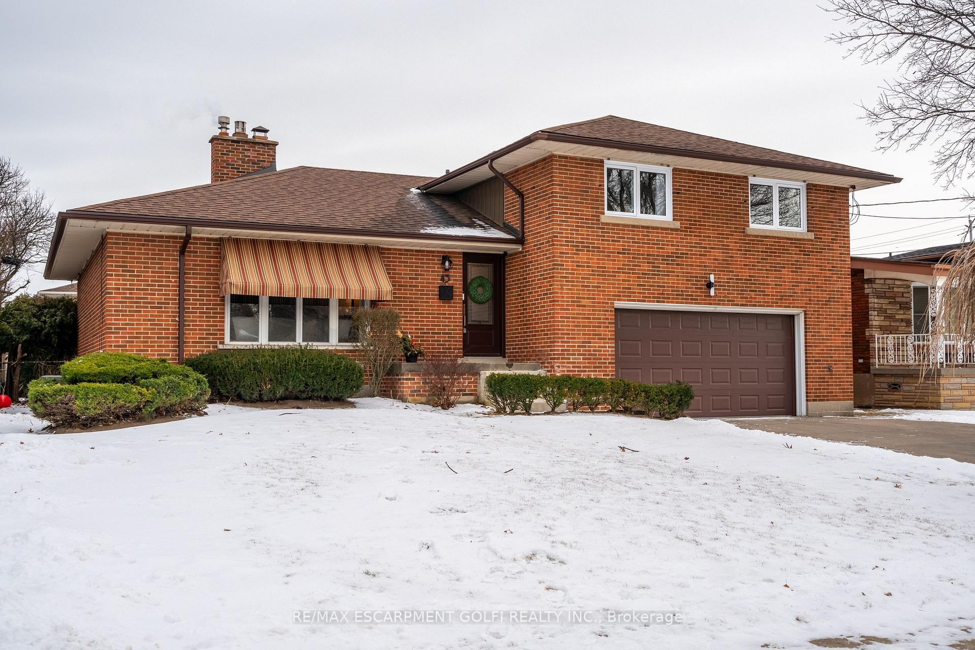 Photo 2 of 43 Bruce Park Drive, Hamilton, Centremount — HOMEH