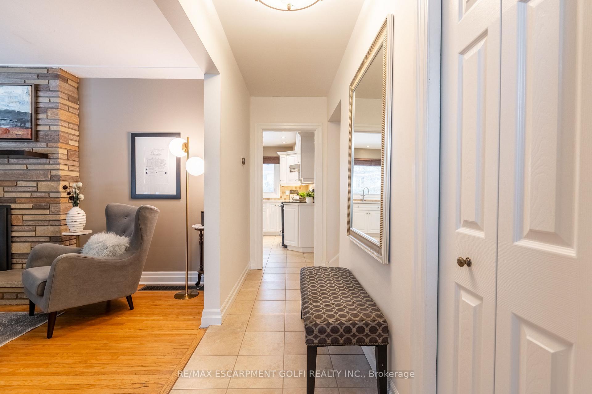 Photo 4 of 43 Bruce Park Drive, Hamilton, Centremount — HOMEH