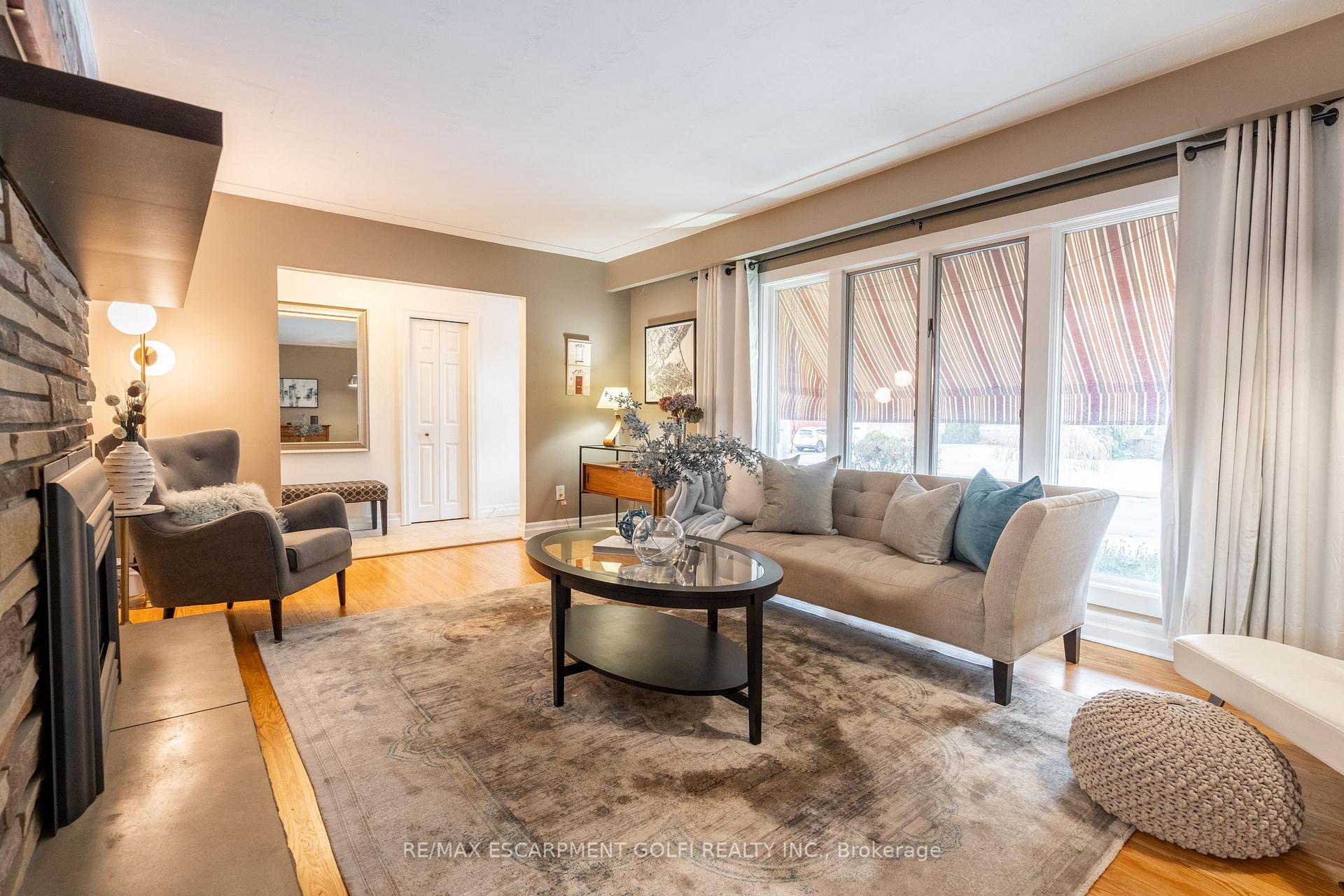 Photo 6 of 43 Bruce Park Drive, Hamilton, Centremount — HOMEH