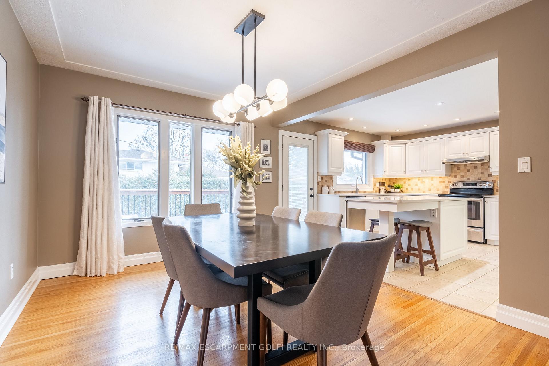 Photo 7 of 43 Bruce Park Drive, Hamilton, Centremount — HOMEH