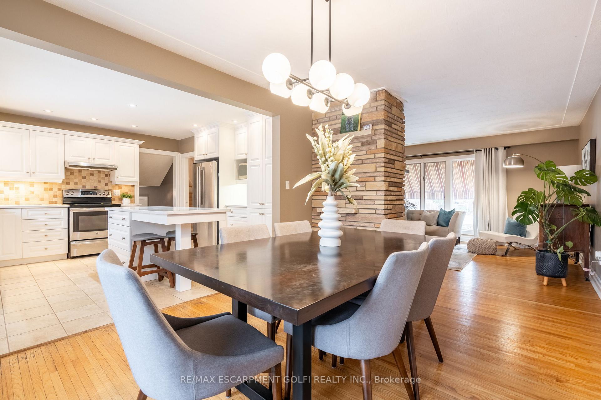 Photo 8 of 43 Bruce Park Drive, Hamilton, Centremount — HOMEH