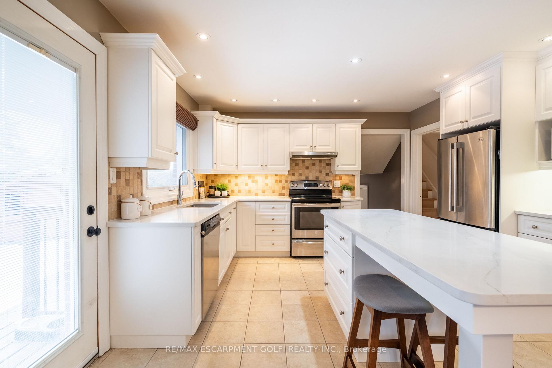 Photo 9 of 43 Bruce Park Drive, Hamilton, Centremount — HOMEH