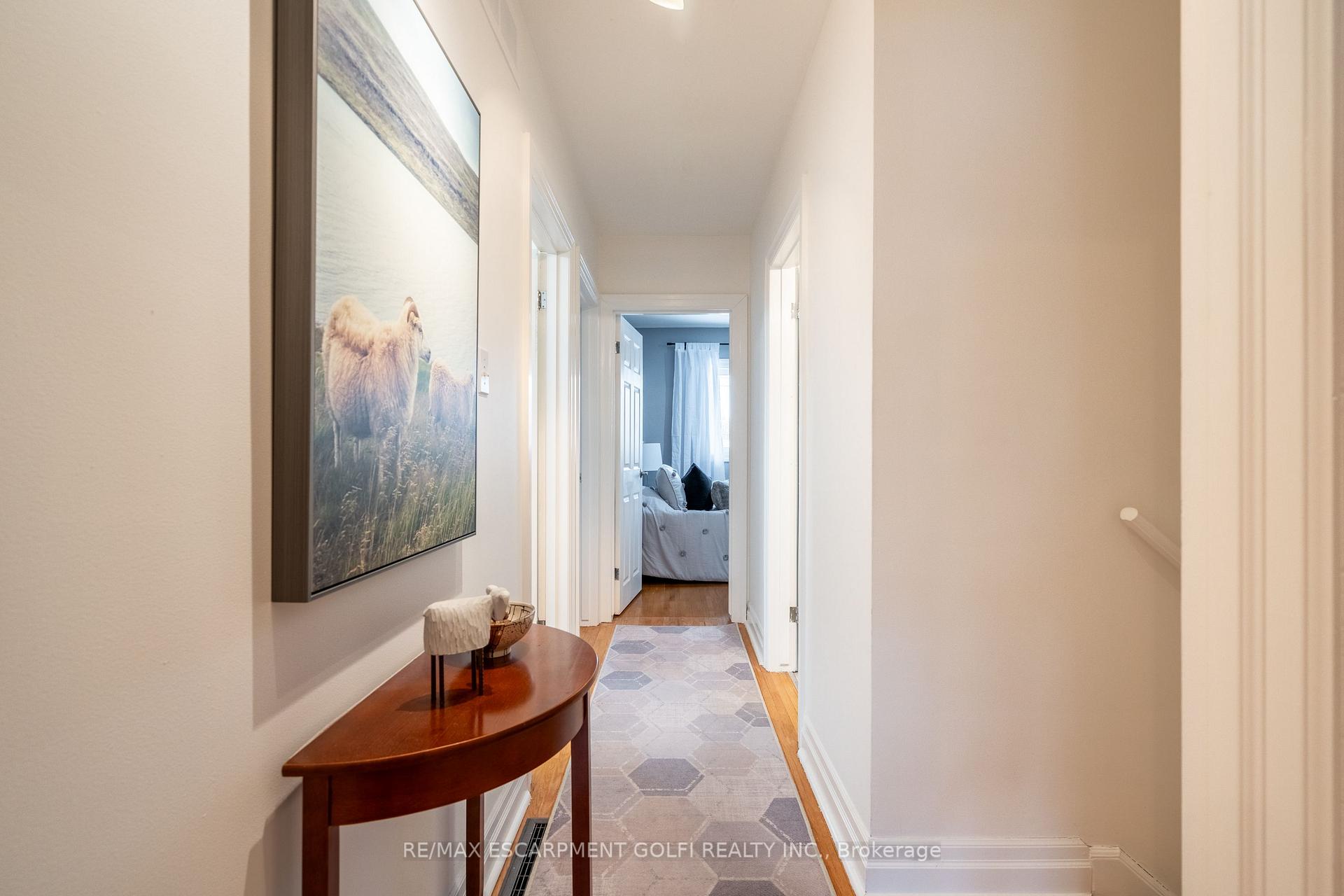 Photo 12 of 43 Bruce Park Drive, Hamilton, Centremount — HOMEH