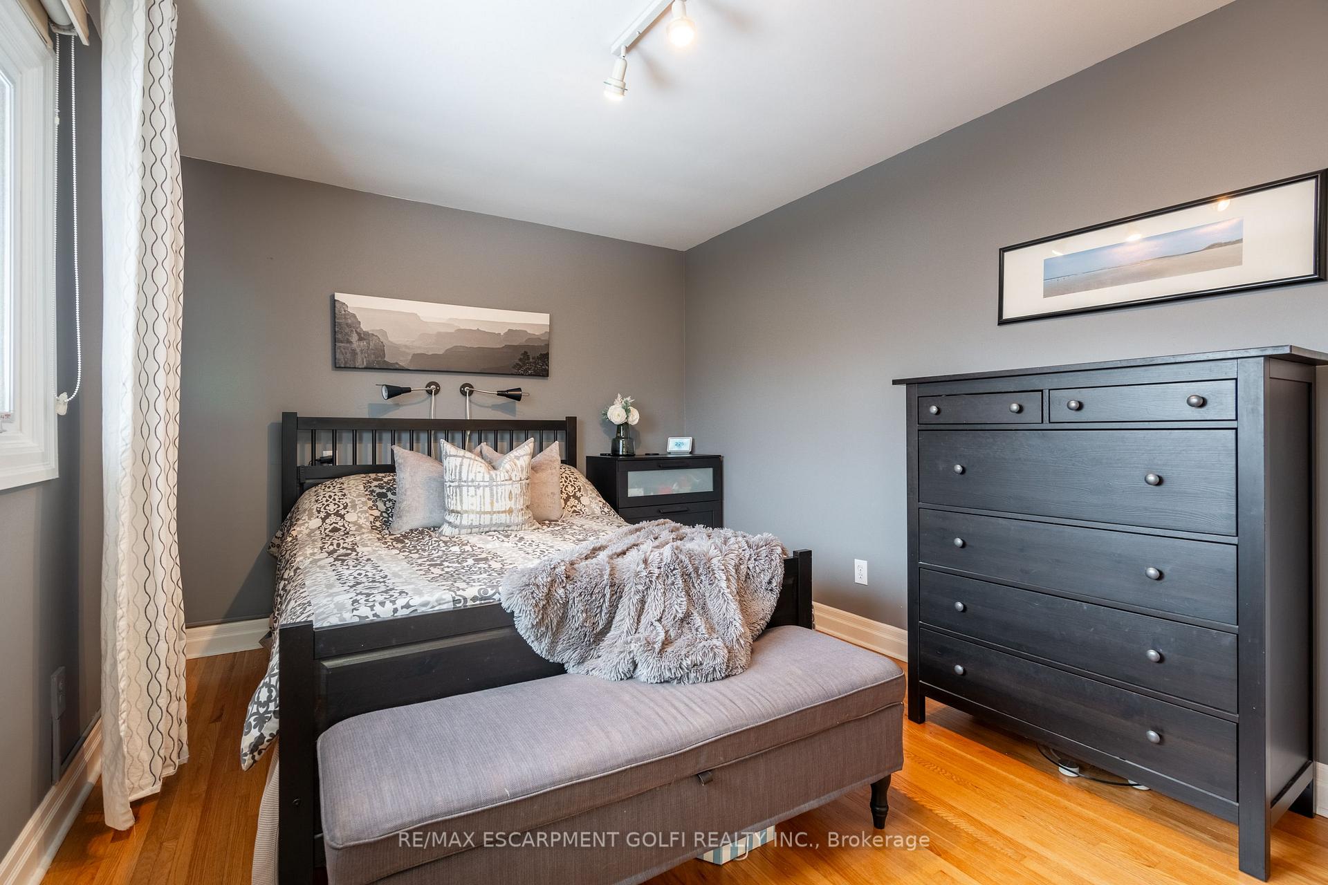 Photo 14 of 43 Bruce Park Drive, Hamilton, Centremount — HOMEH