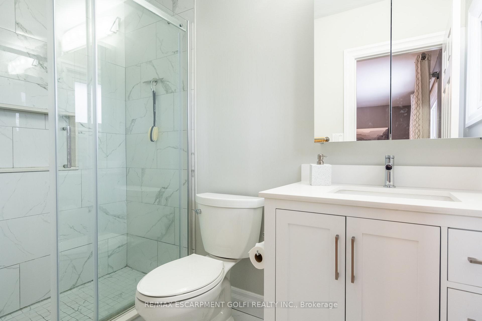 Photo 16 of 43 Bruce Park Drive, Hamilton, Centremount — HOMEH