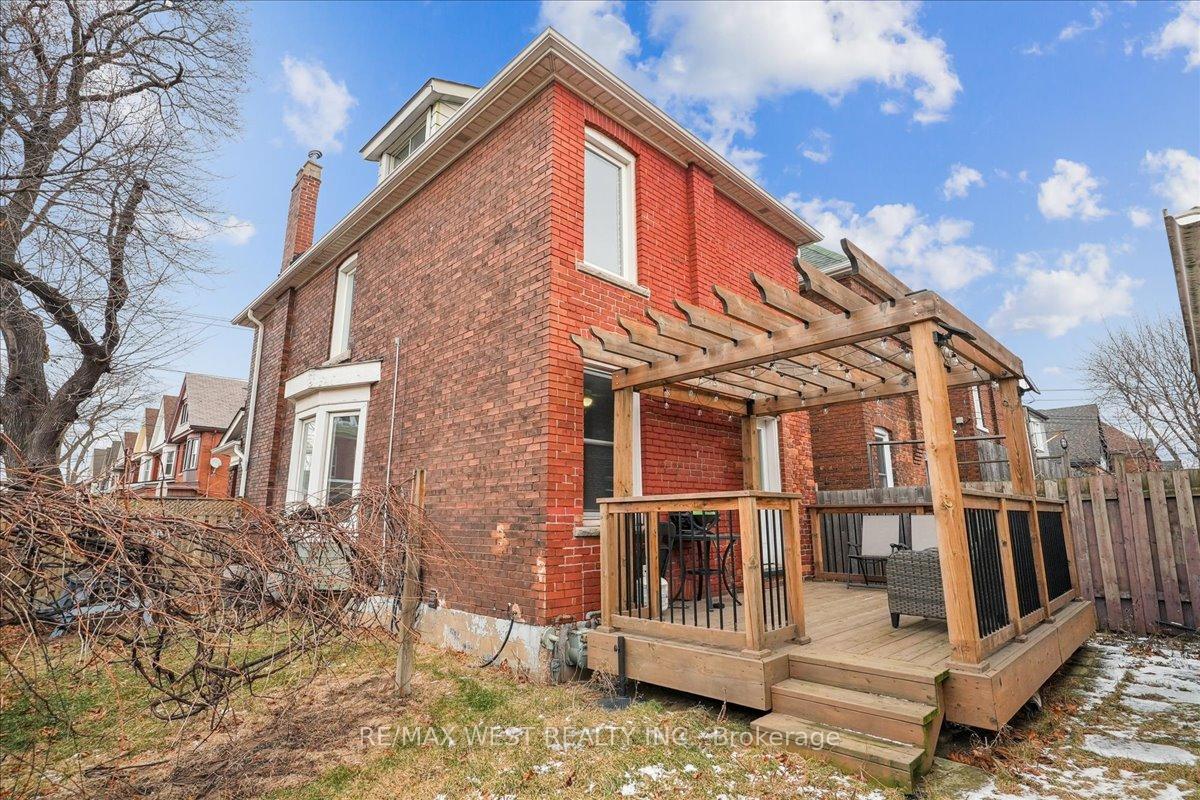 Photo 4 of 74 Beechwood Avenue N, Hamilton, Gibson — HOMEH