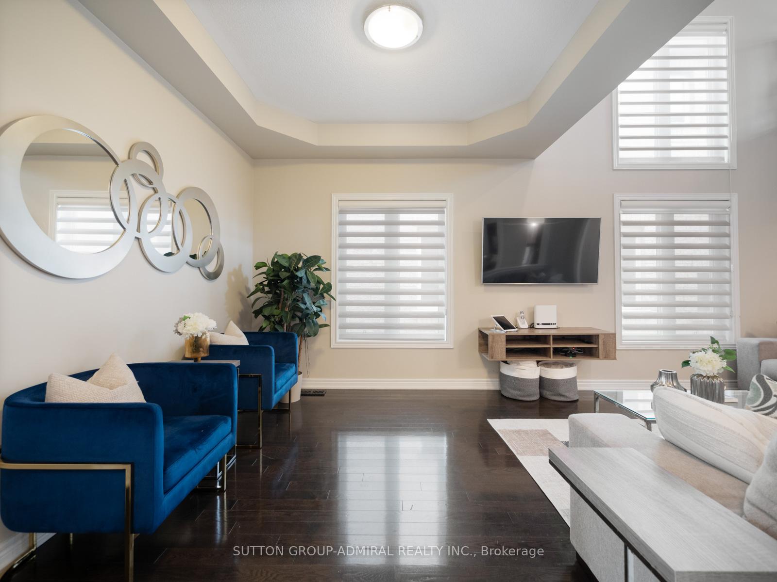 Photo 4 of 341 Lauderdale Drive, Vaughan, Patterson — HOMEH