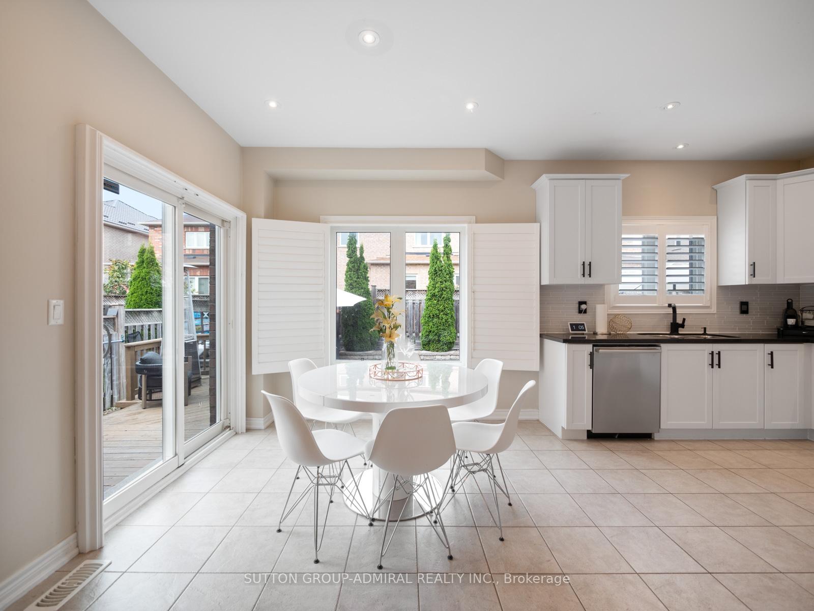 Photo 5 of 341 Lauderdale Drive, Vaughan, Patterson — HOMEH