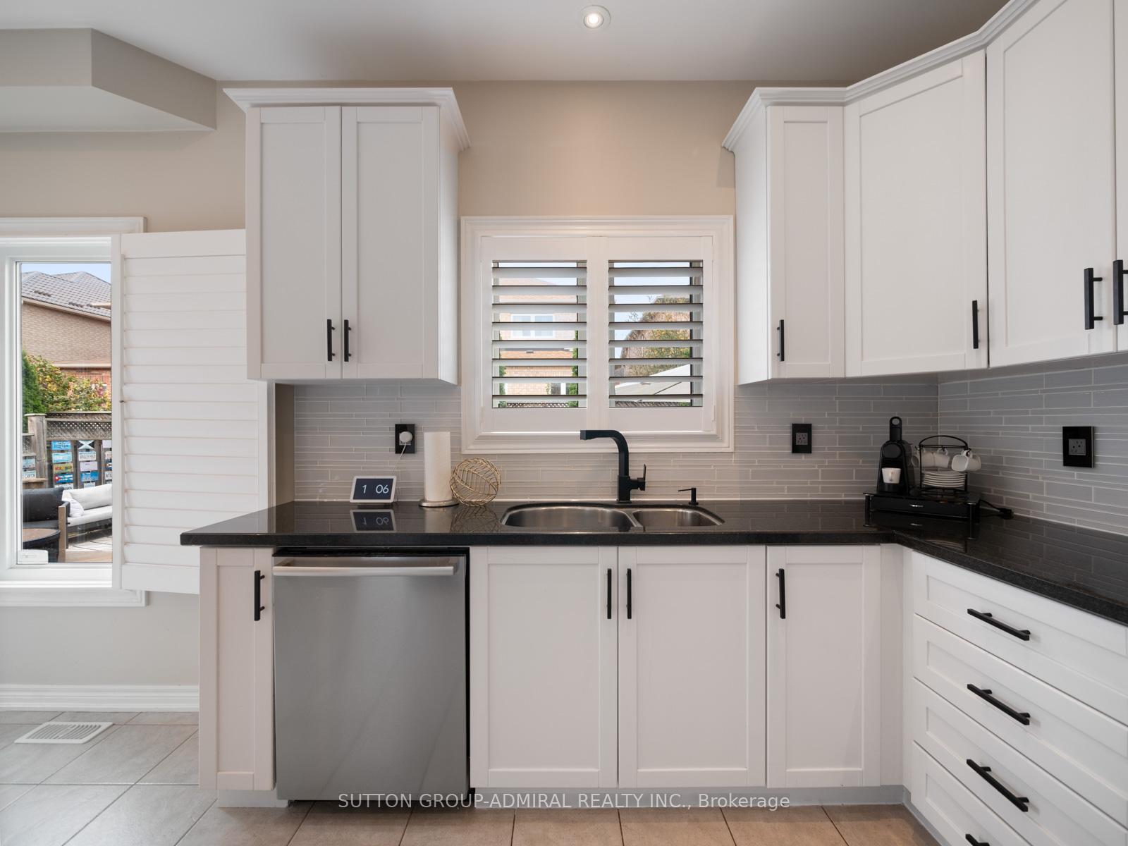 Photo 7 of 341 Lauderdale Drive, Vaughan, Patterson — HOMEH