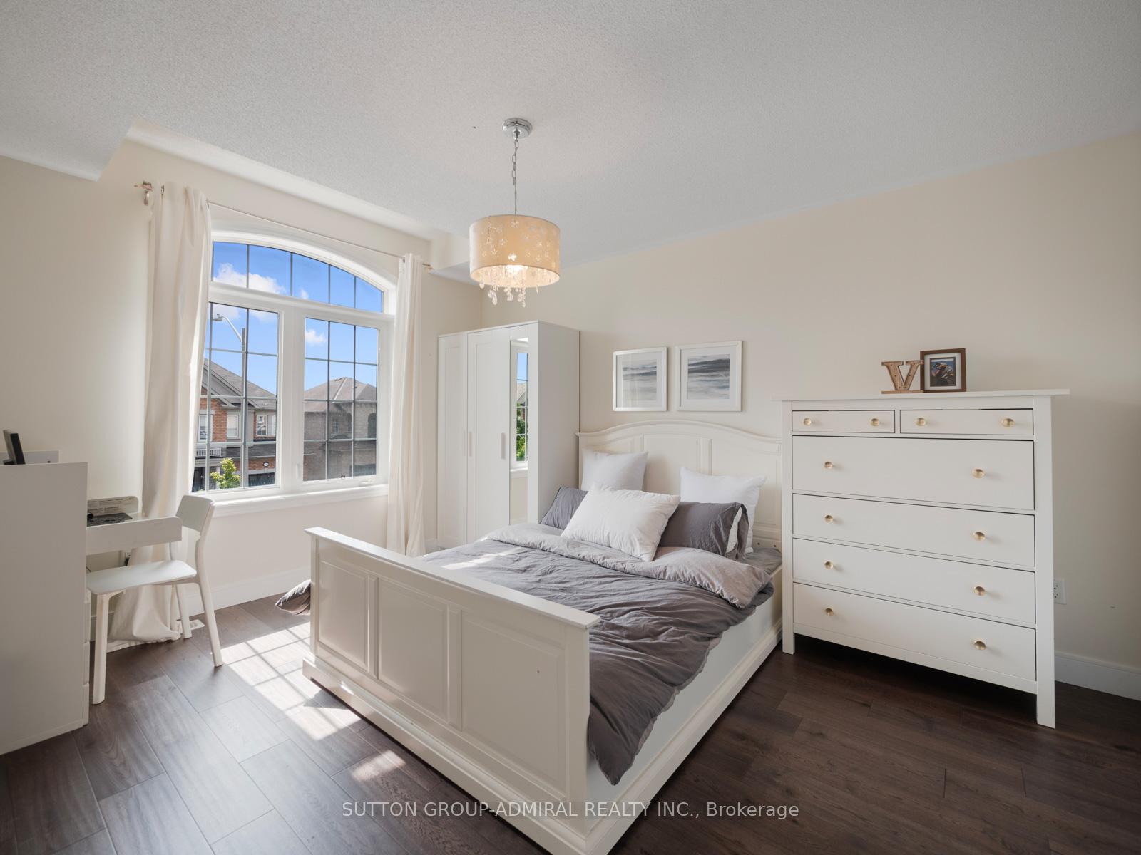 Photo 15 of 341 Lauderdale Drive, Vaughan, Patterson — HOMEH