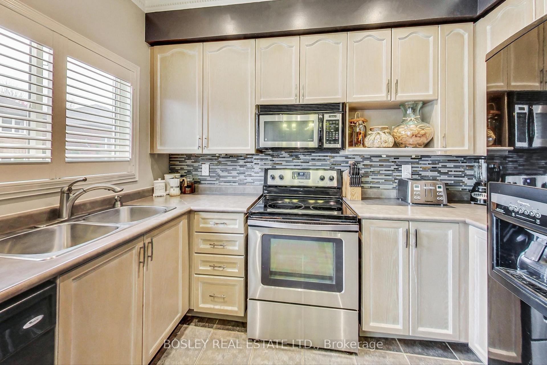 Photo 8 of 36 Pinecrest Street, Markham, Wismer — HOMEH