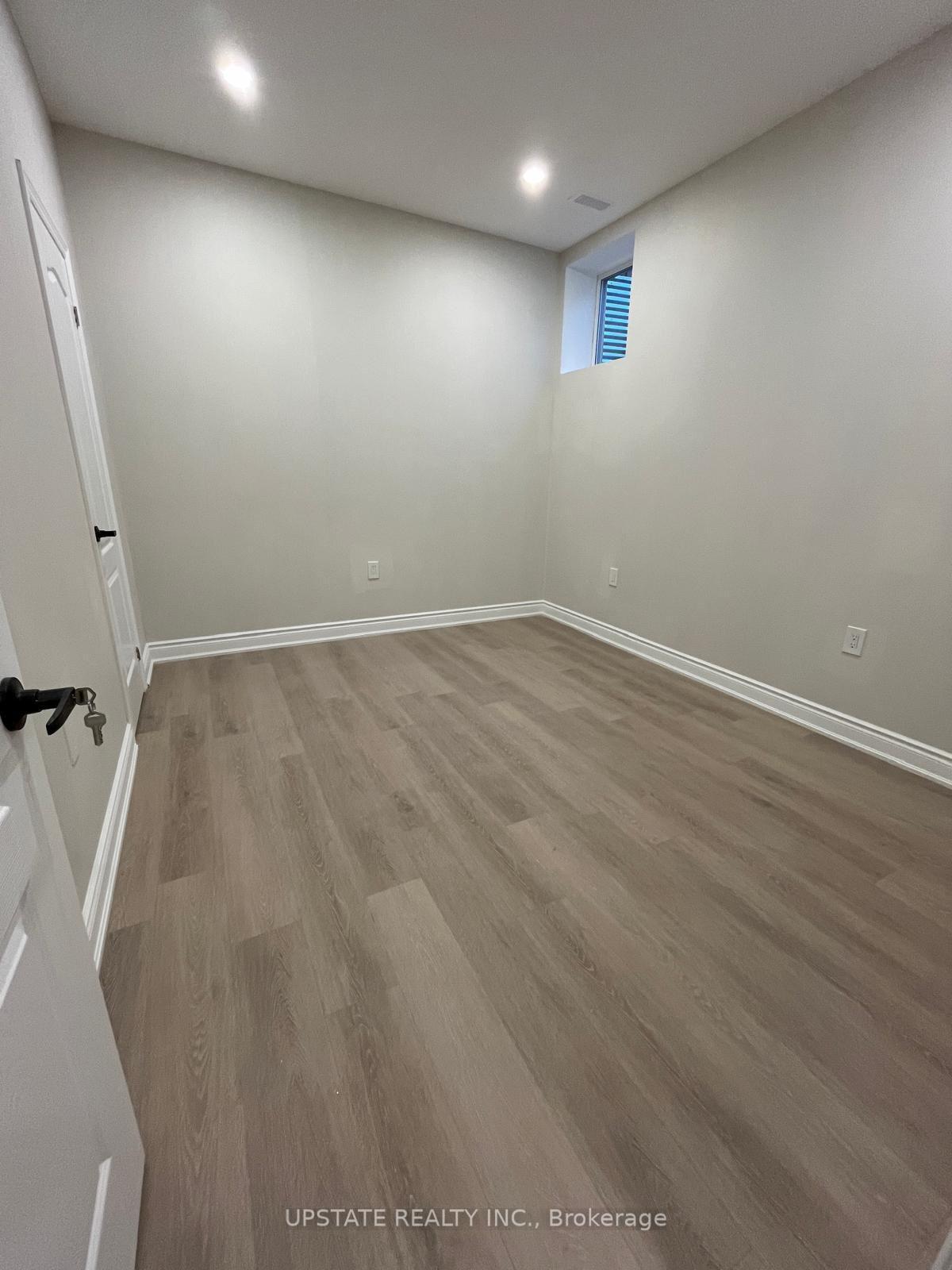 Photo 3 of Unit BASEMNT, 25 Frost Street, Brampton, Credit Valley — HOMEH