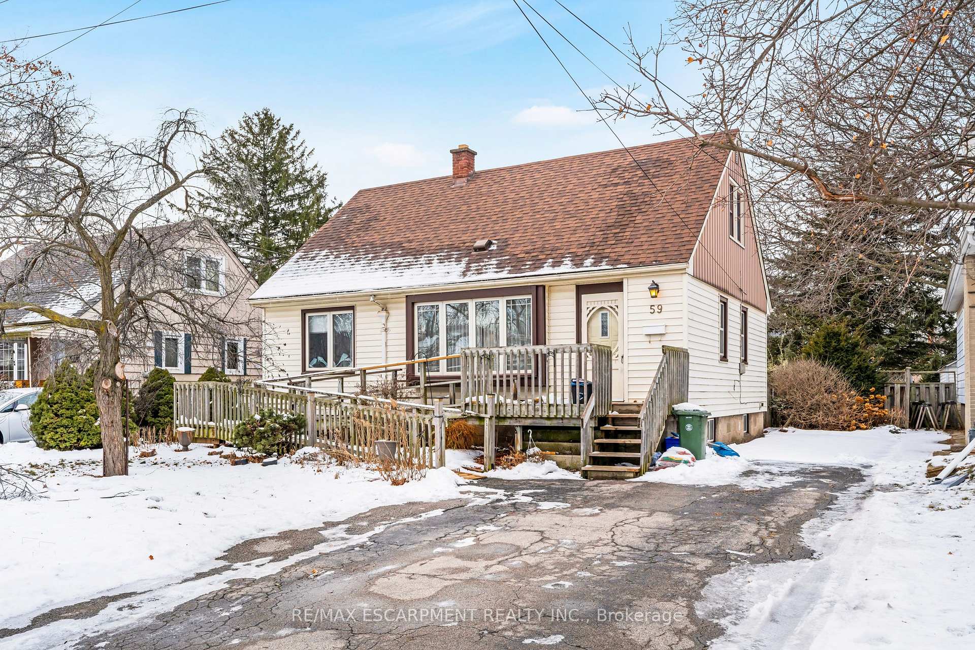 Photo 2 of 59 Mountain Avenue N, Hamilton, Stoney Creek — HOMEH