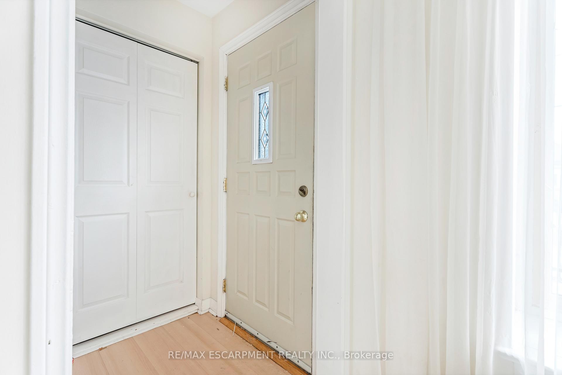 Photo 5 of 59 Mountain Avenue N, Hamilton, Stoney Creek — HOMEH