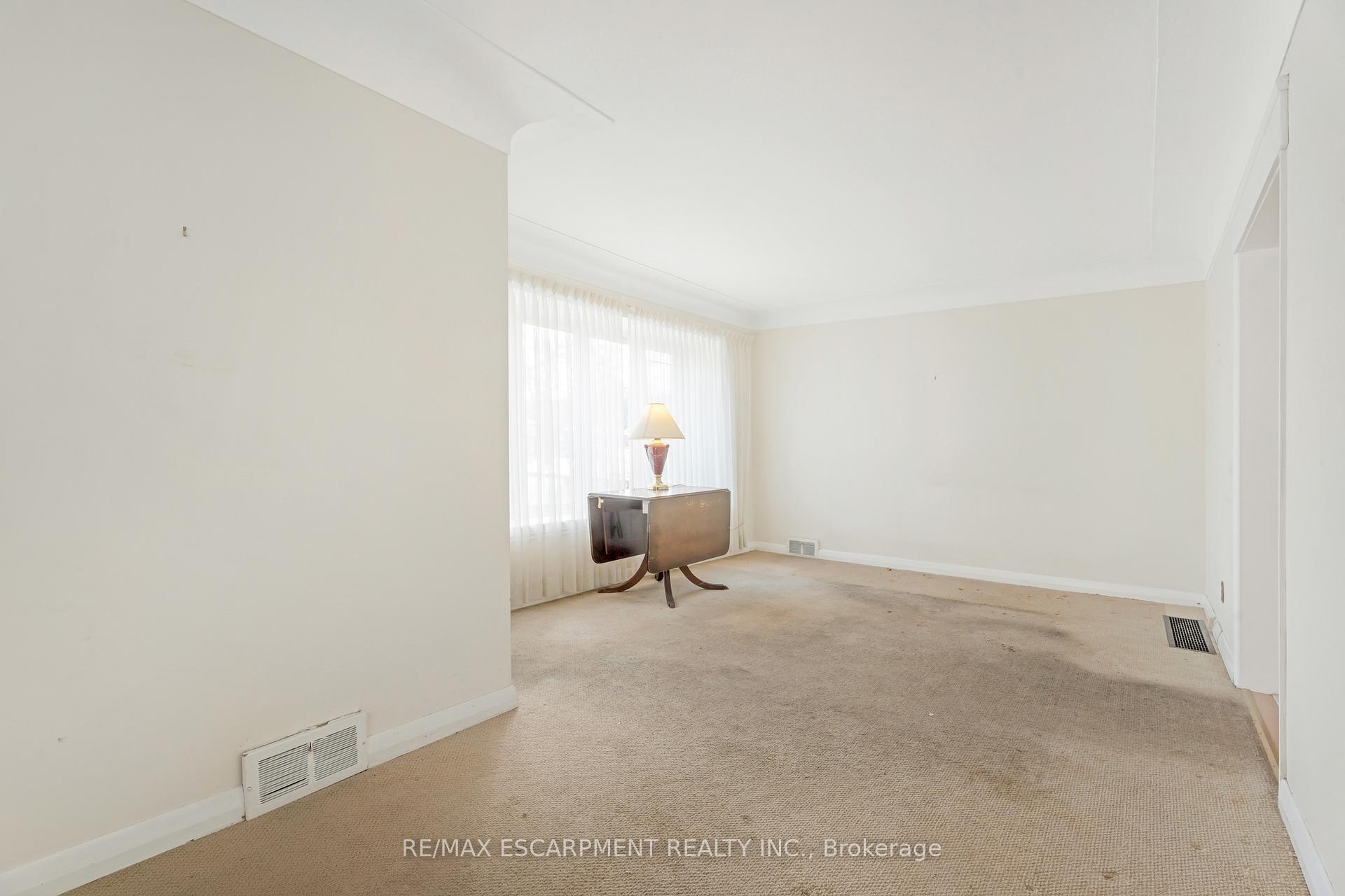 Photo 7 of 59 Mountain Avenue N, Hamilton, Stoney Creek — HOMEH