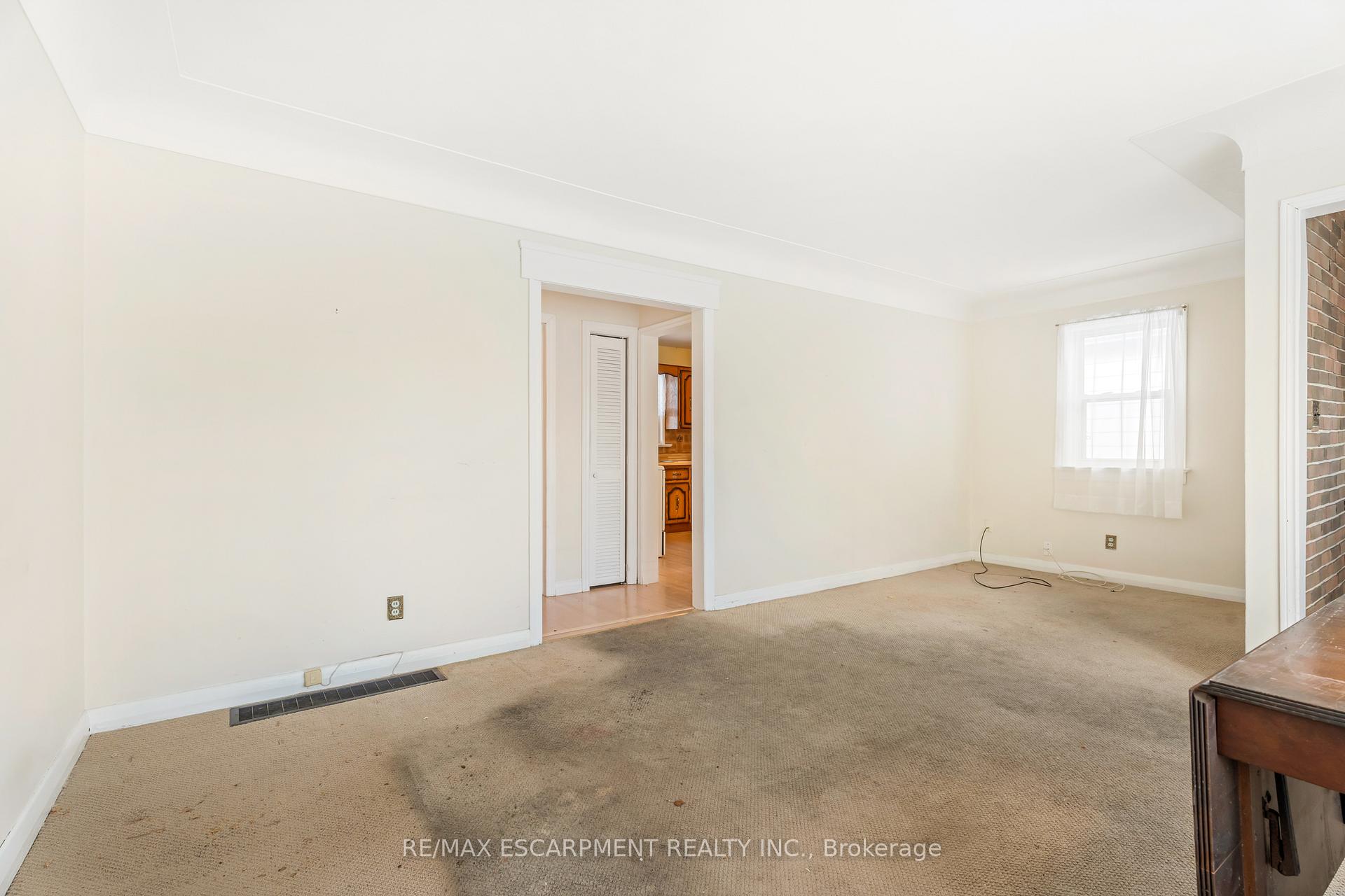 Photo 9 of 59 Mountain Avenue N, Hamilton, Stoney Creek — HOMEH
