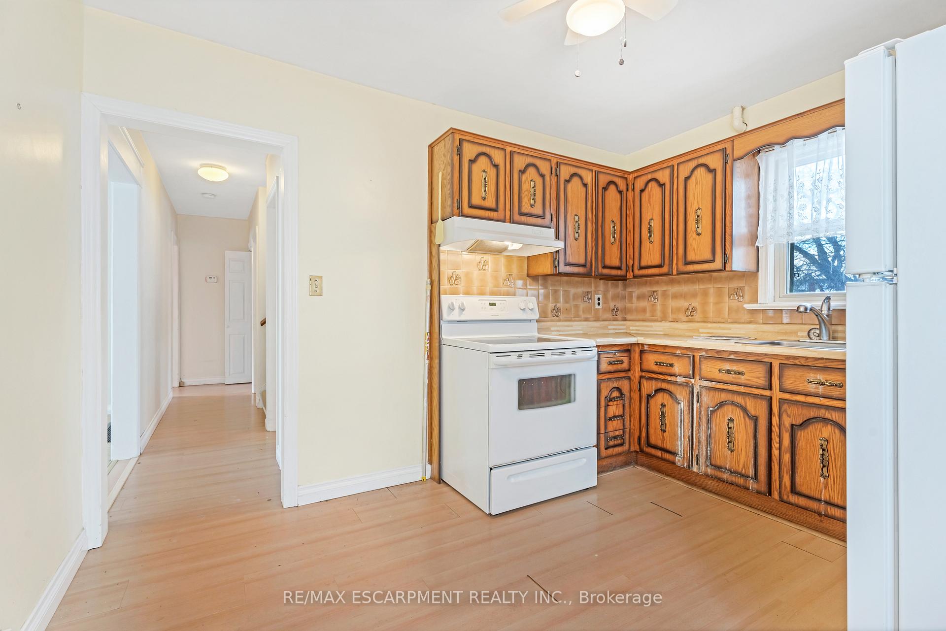Photo 11 of 59 Mountain Avenue N, Hamilton, Stoney Creek — HOMEH