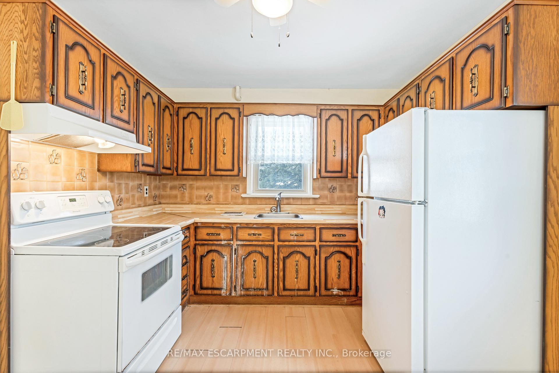 Photo 12 of 59 Mountain Avenue N, Hamilton, Stoney Creek — HOMEH