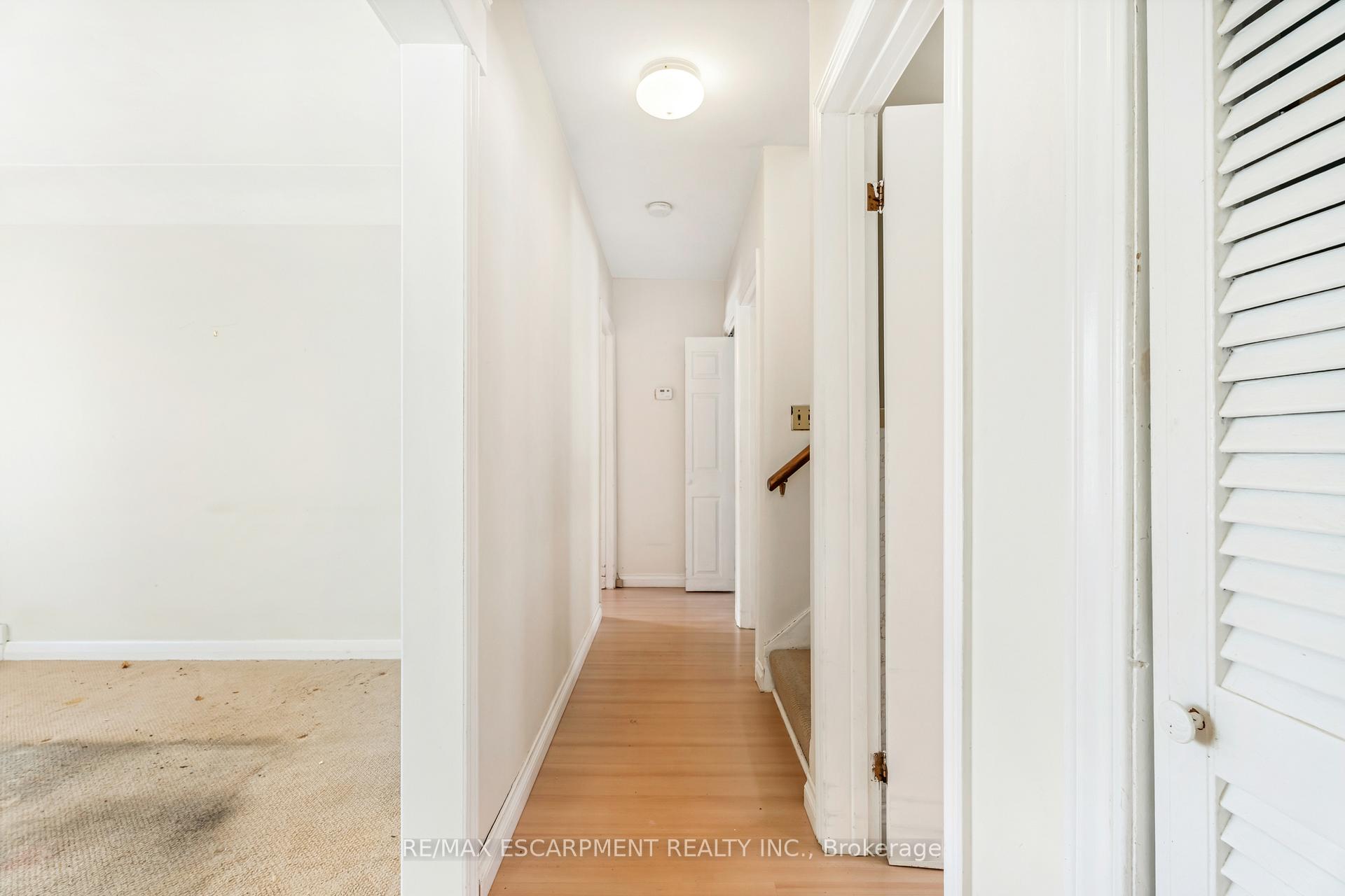 Photo 13 of 59 Mountain Avenue N, Hamilton, Stoney Creek — HOMEH